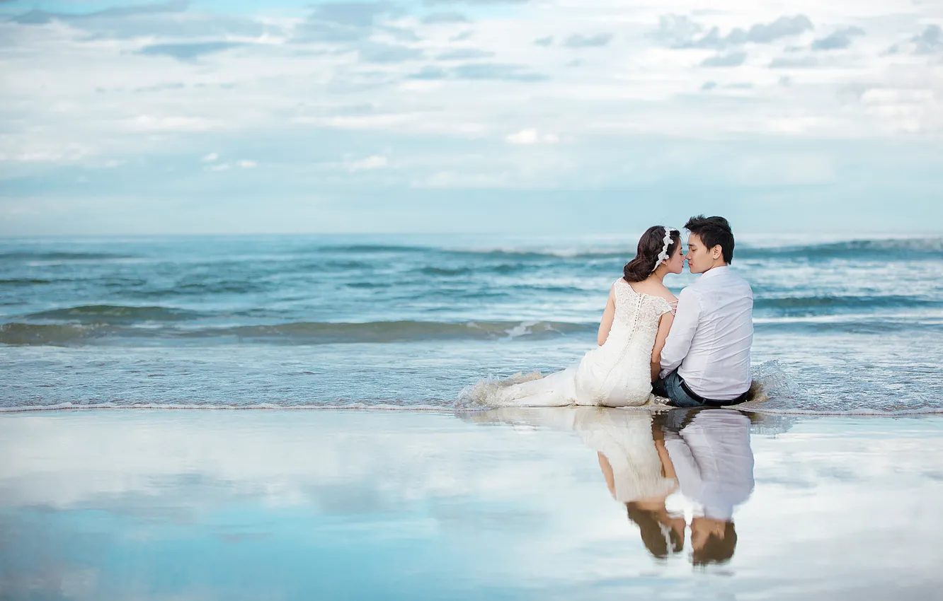 Photo wallpaper sea, beach, the sky, reflection, bouquet, horizon, pair, the bride
