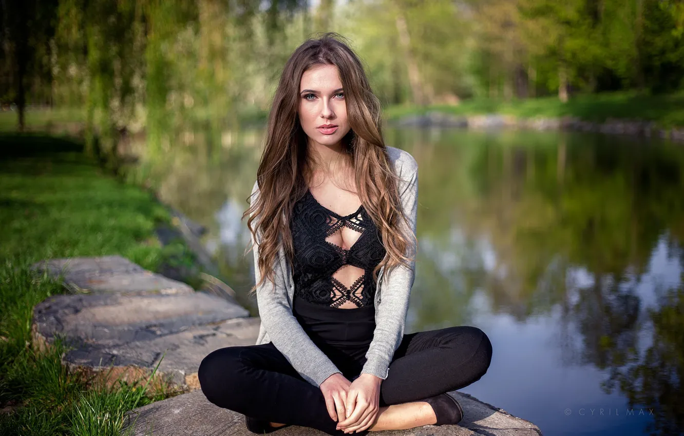 Photo wallpaper greens, trees, pose, pond, Park, model, portrait, makeup