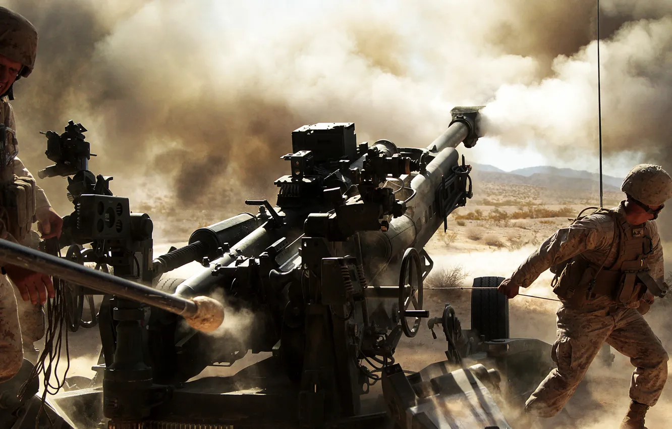 Photo wallpaper dust, soldiers, volley, artillery, howitzer, 155 mm, Marines, M777