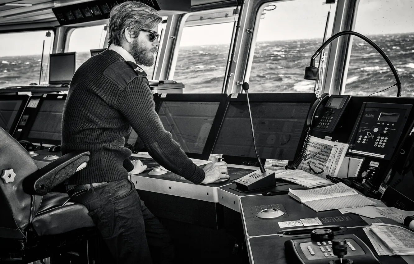 Photo wallpaper sea, bridge, captain, ship, wind