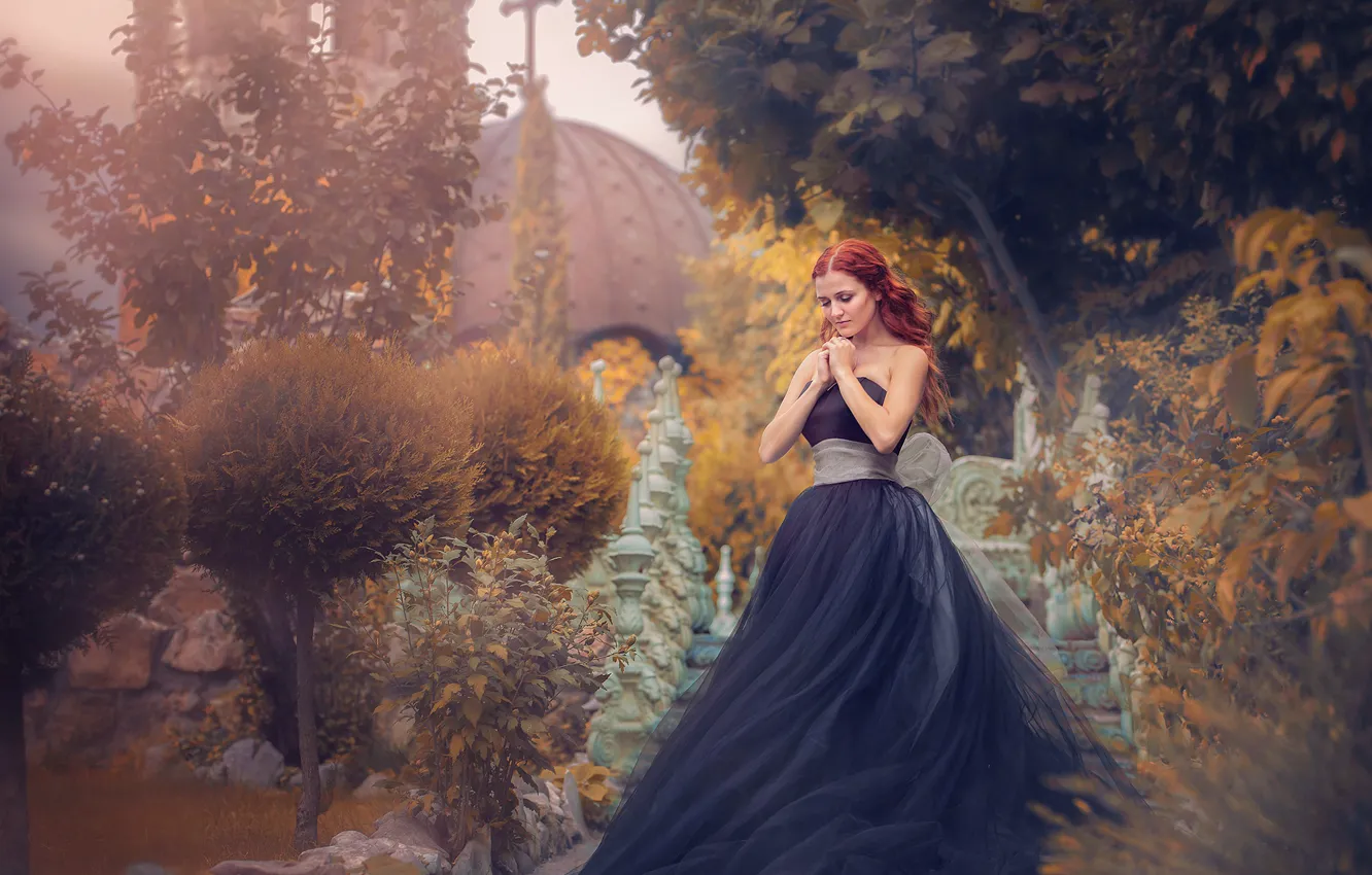 Photo wallpaper girl, pose, Park, foliage, hands, garden, the fence, belt