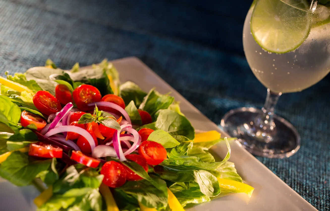 Photo wallpaper glass, cocktail, vegetables, salad