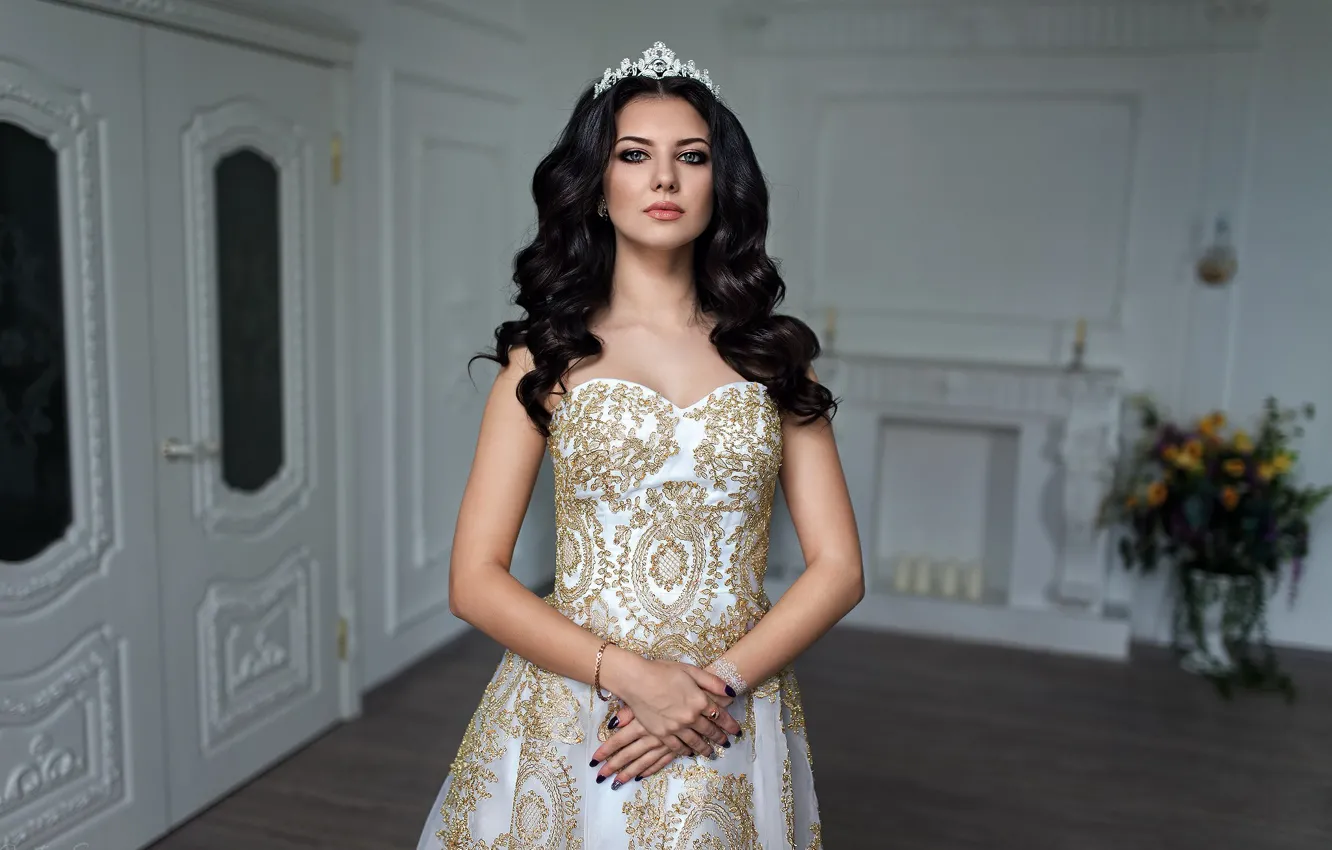Photo wallpaper pose, model, portrait, crown, makeup, dress, brunette, hairstyle