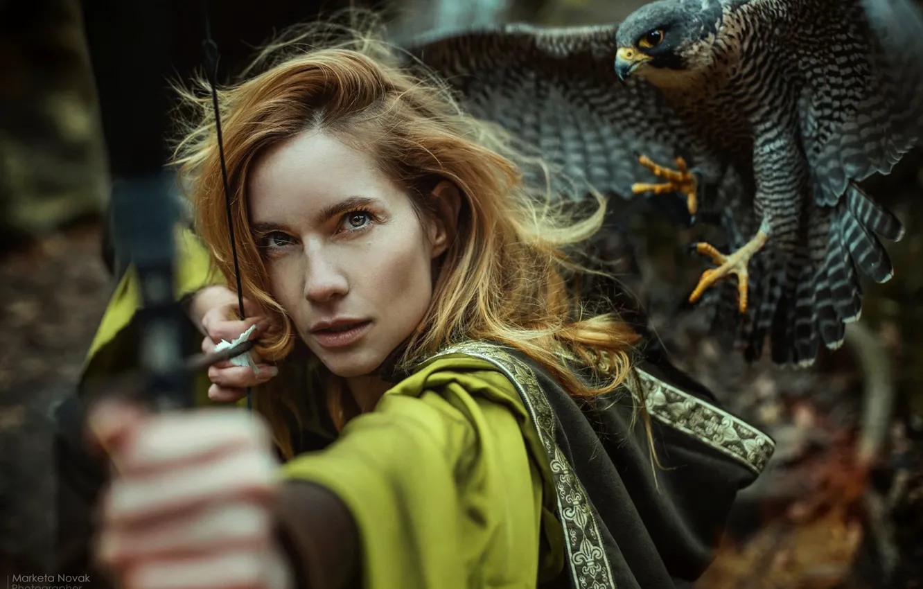 Photo wallpaper look, girl, face, bird, bow, Falcon, Marketa Novak, Hana Vágnerová