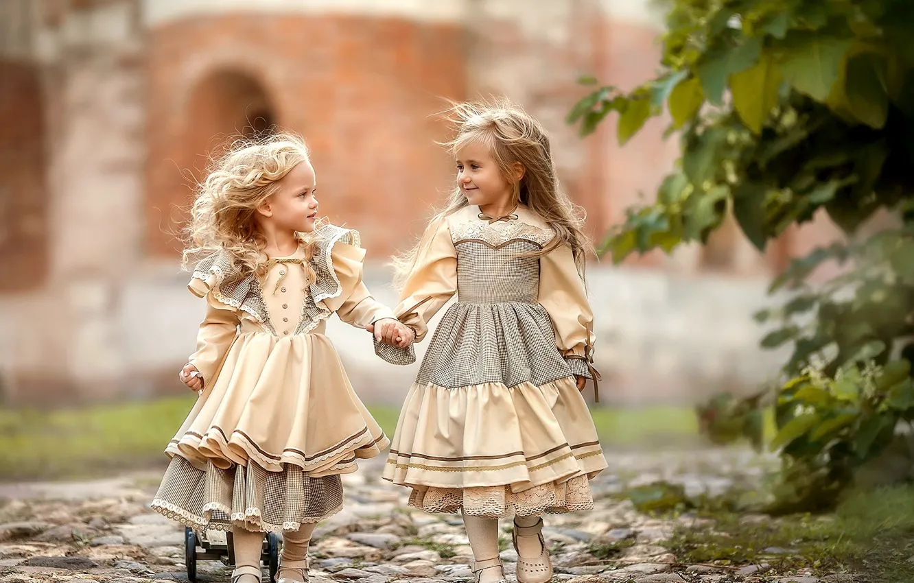 Photo wallpaper children, track, girl, girlfriend, Irina Nedyalkova