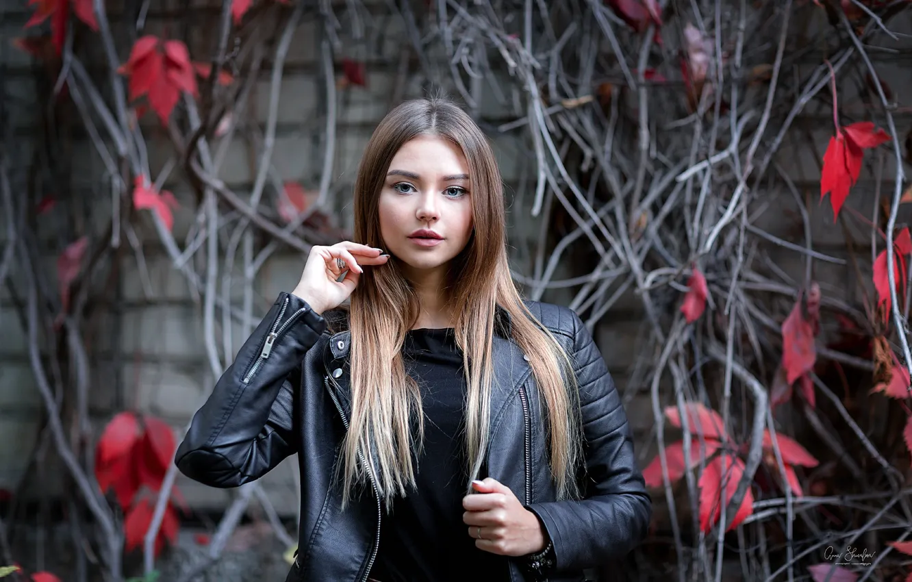 Photo wallpaper leaves, branches, pose, wall, portrait, makeup, jacket, hairstyle