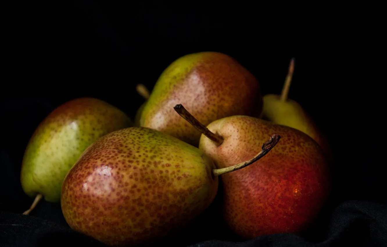 Photo wallpaper red, the dark background, table, fruit, pear, juicy, fresh, autumn red pears on a dark …