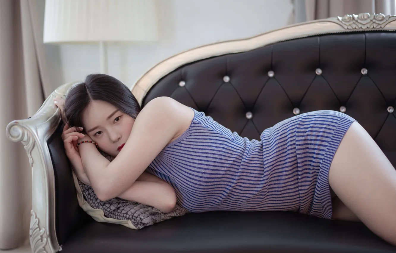 Photo wallpaper look, pose, model, portrait, pillow, hands, makeup, figure