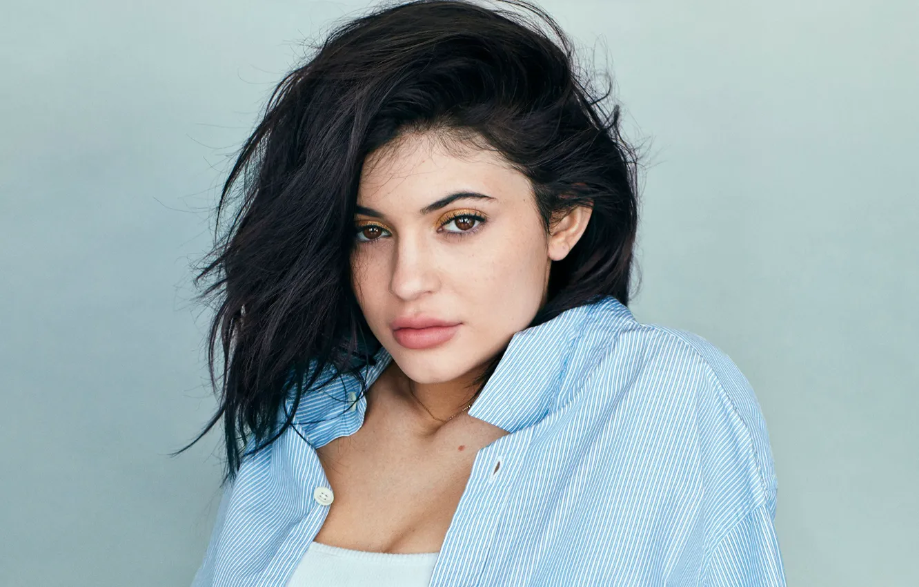 Photo wallpaper look, girl, shirt, Kylie Jenner, Allure