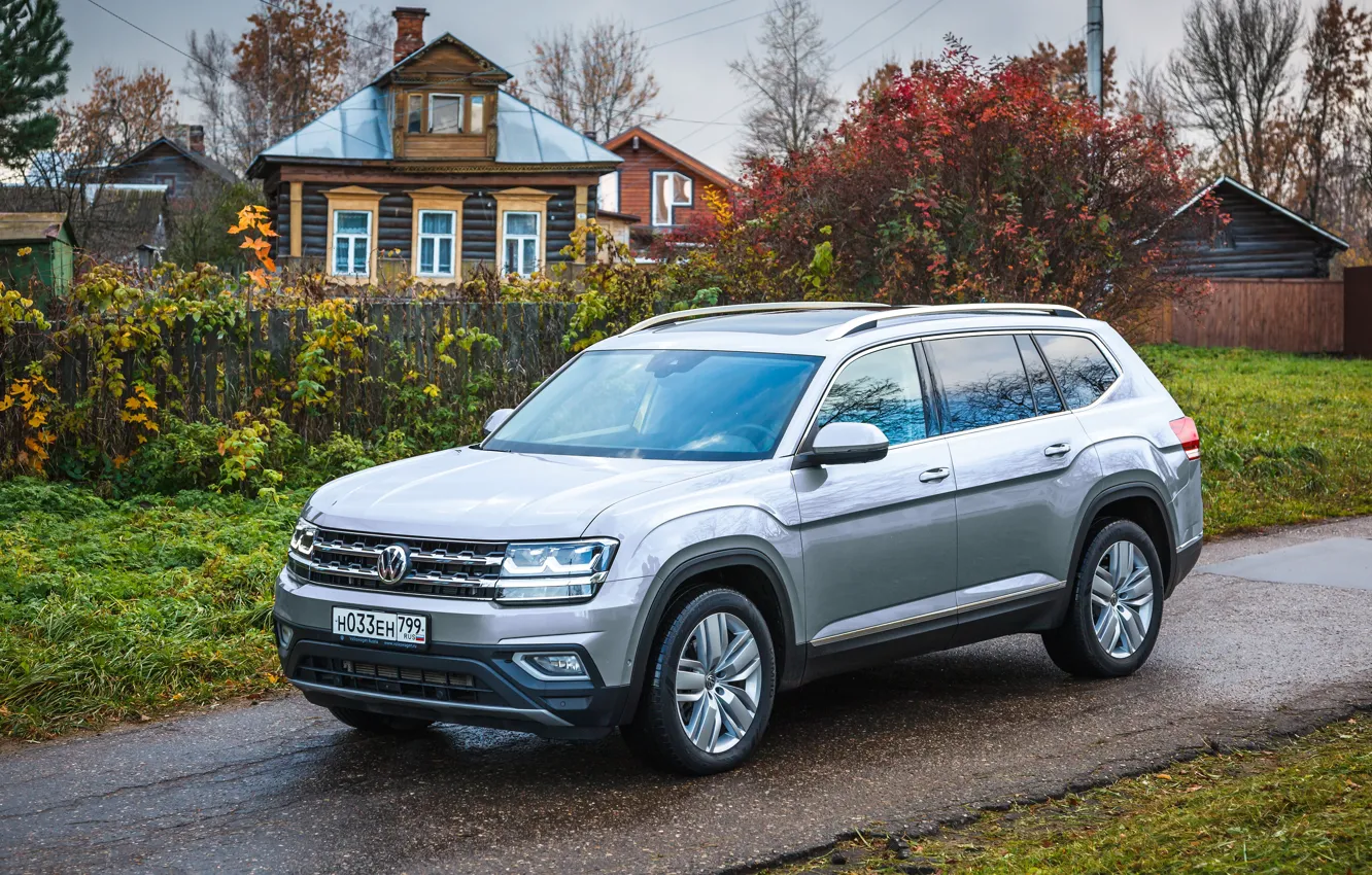 Photo wallpaper Volkswagen Teramont, home, Volkswagen, road, crossover, village, overcast, gray car