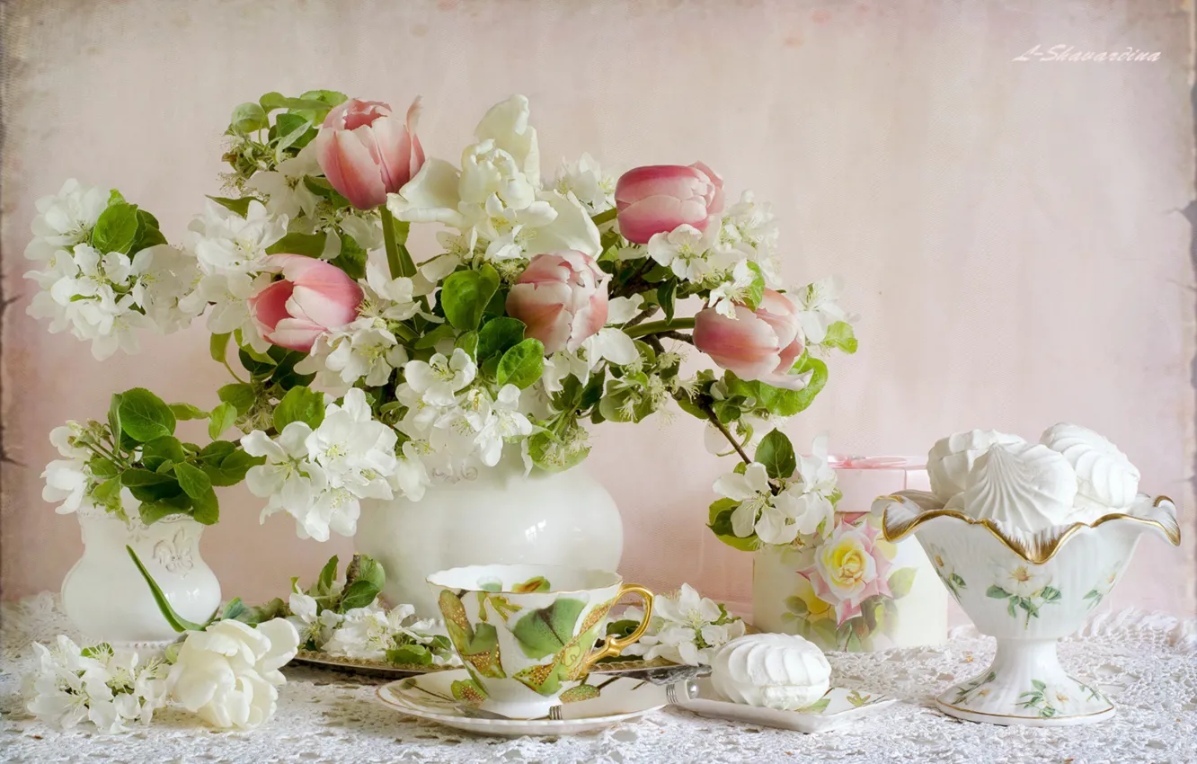 Photo wallpaper tulips, dishes, still life, Apple, marshmallows