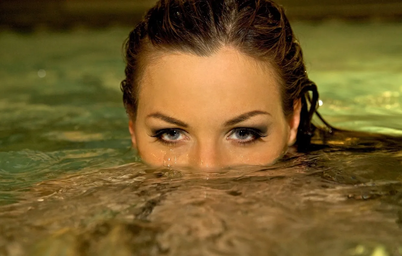 Photo wallpaper eyes, look, water, face, eyebrows, brown hair