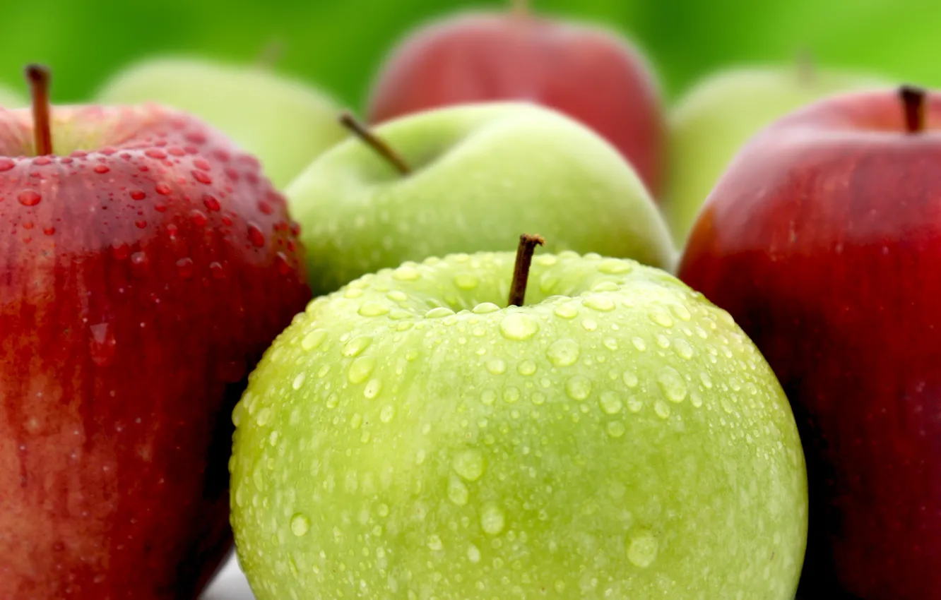 Photo wallpaper drops, macro, red, green, apples