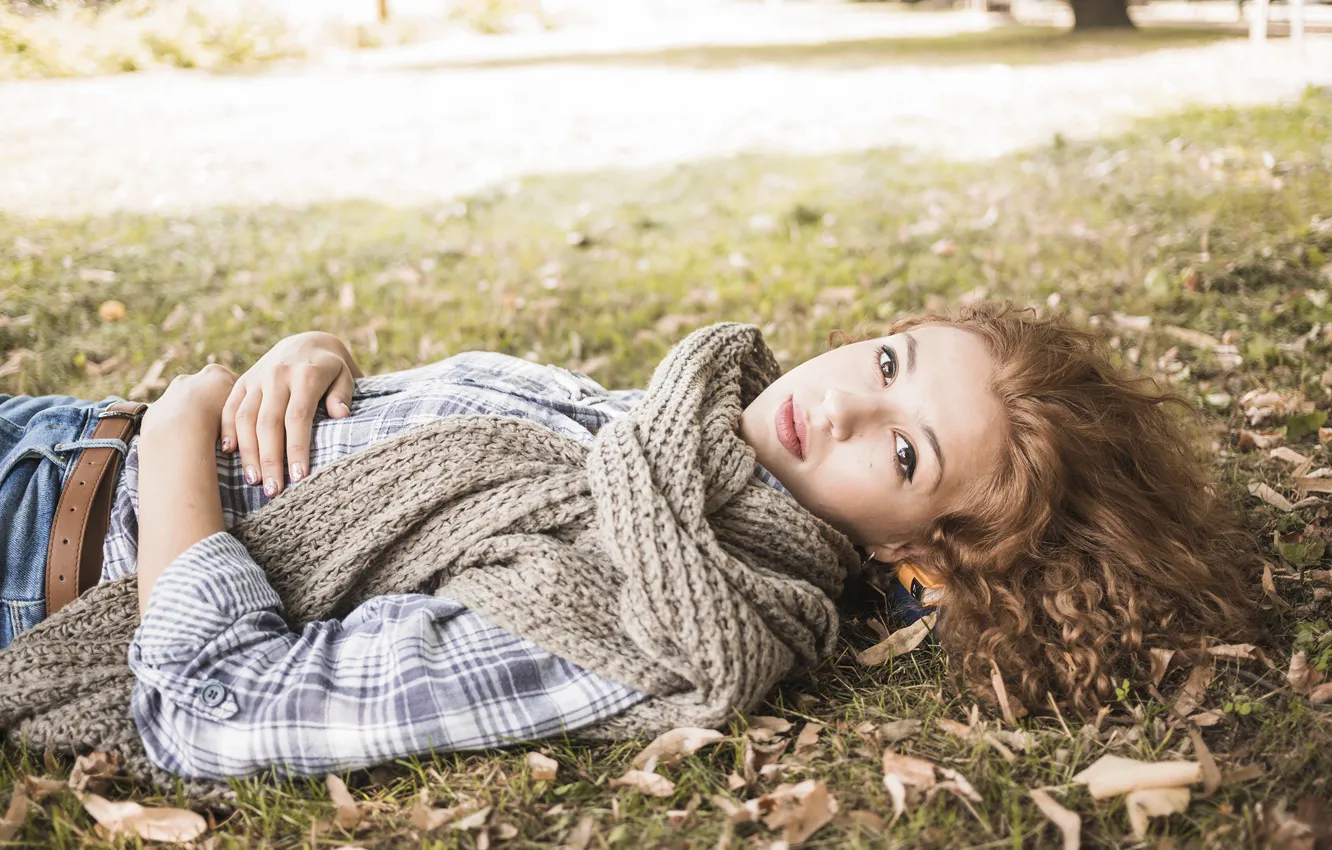 Photo wallpaper look, lies, foliage, girl, scarf, shirt, autumn