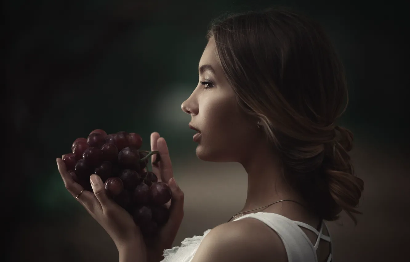 Photo wallpaper girl, face, background, portrait, hands, grapes, bunch, profile