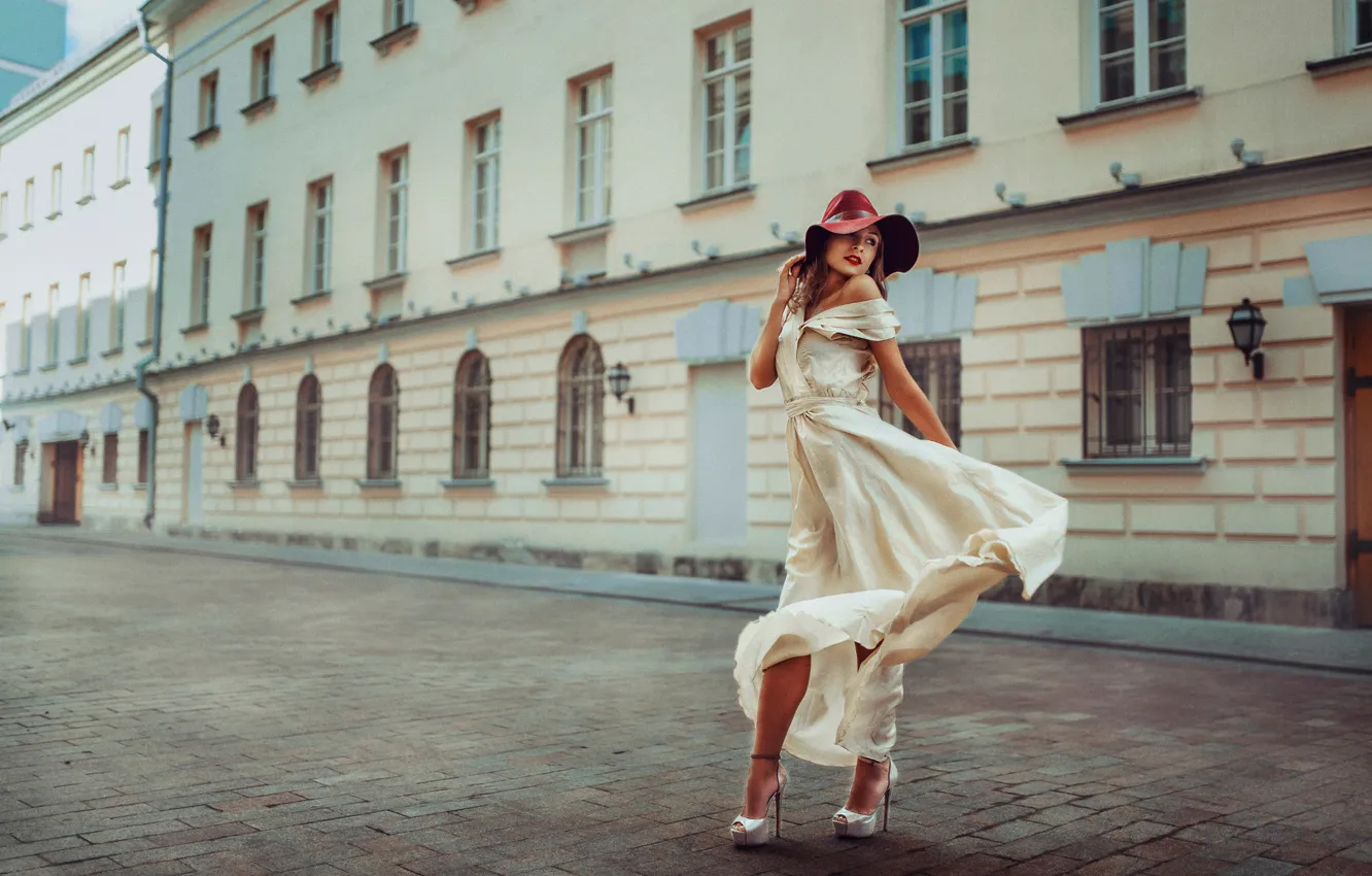 Photo wallpaper girl, the city, dress, hat, Russia, lines