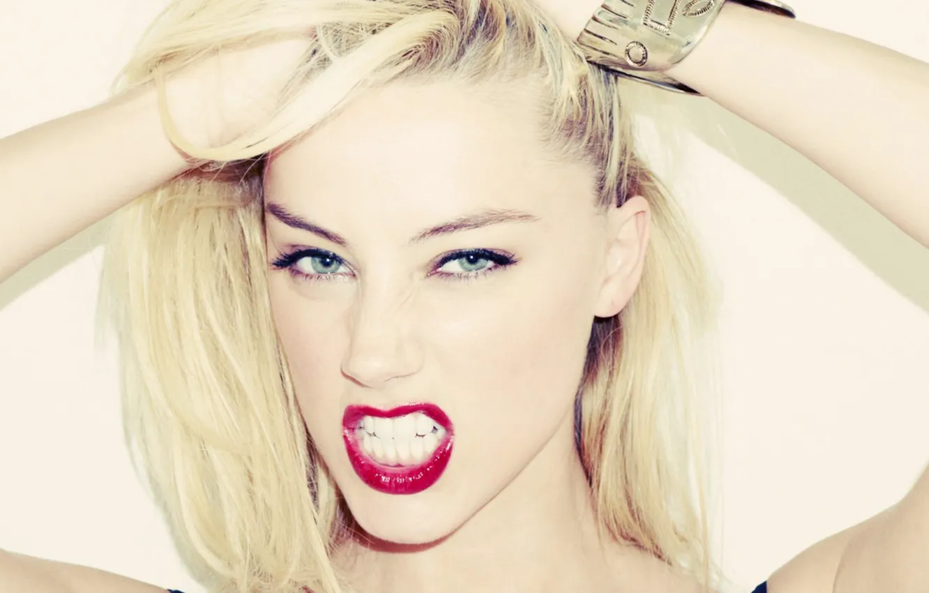 Photo wallpaper znamenitost, makiyazh, yazyk, emocii, lico, Blondinka, Amber Heard