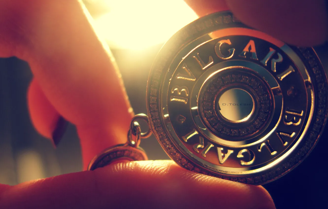 Photo wallpaper light, photo, hands, medallion, fingers, away