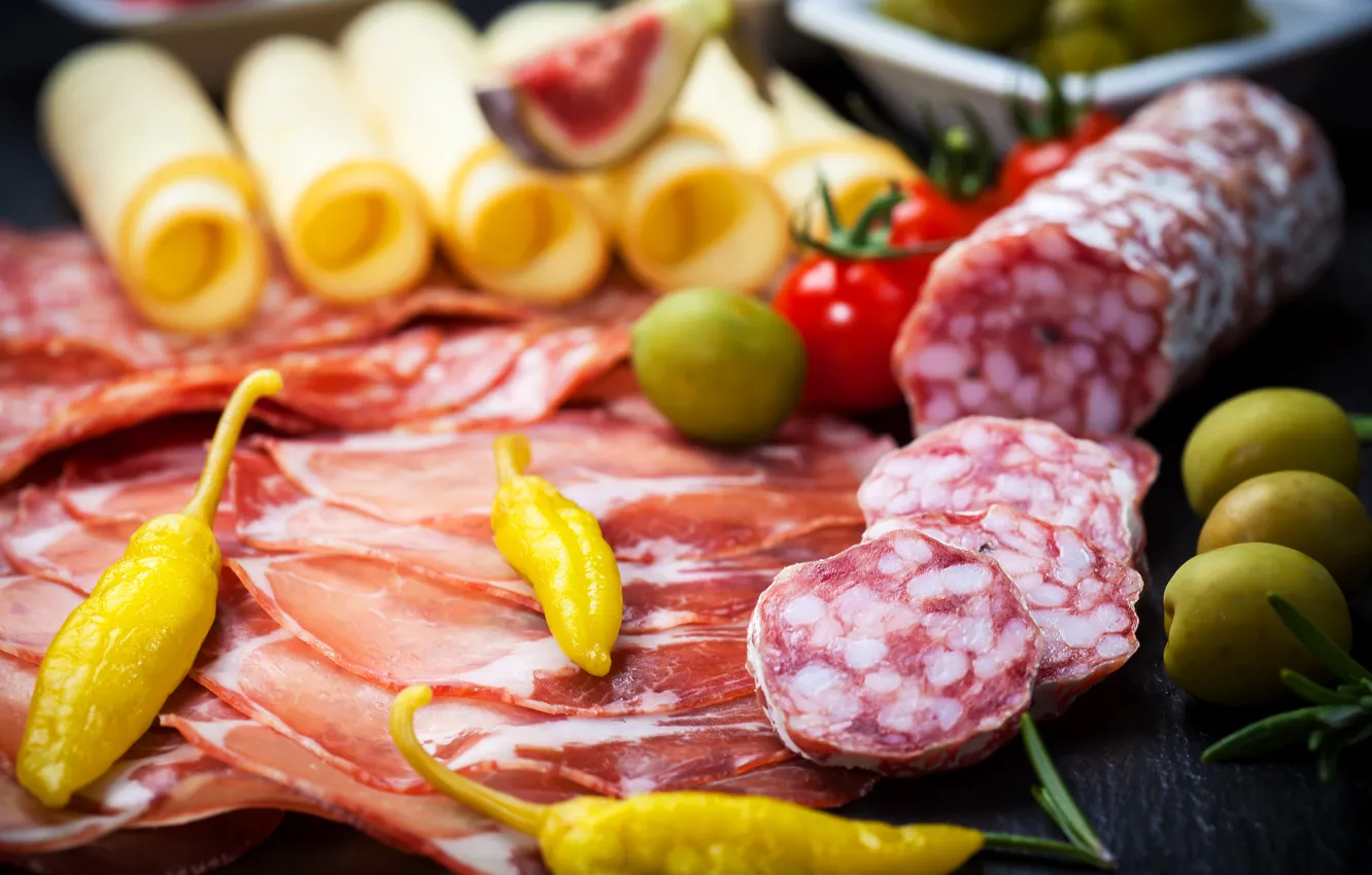 Photo wallpaper cheese, pepper, tomatoes, olives, sausage, cutting, bacon, peppers