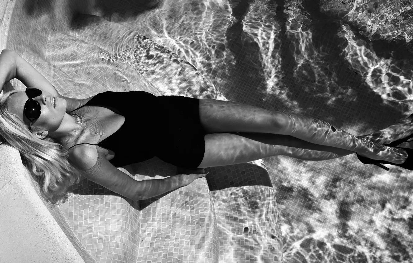 Photo wallpaper swimsuit, water, girl, pose, pool, glasses, shoes