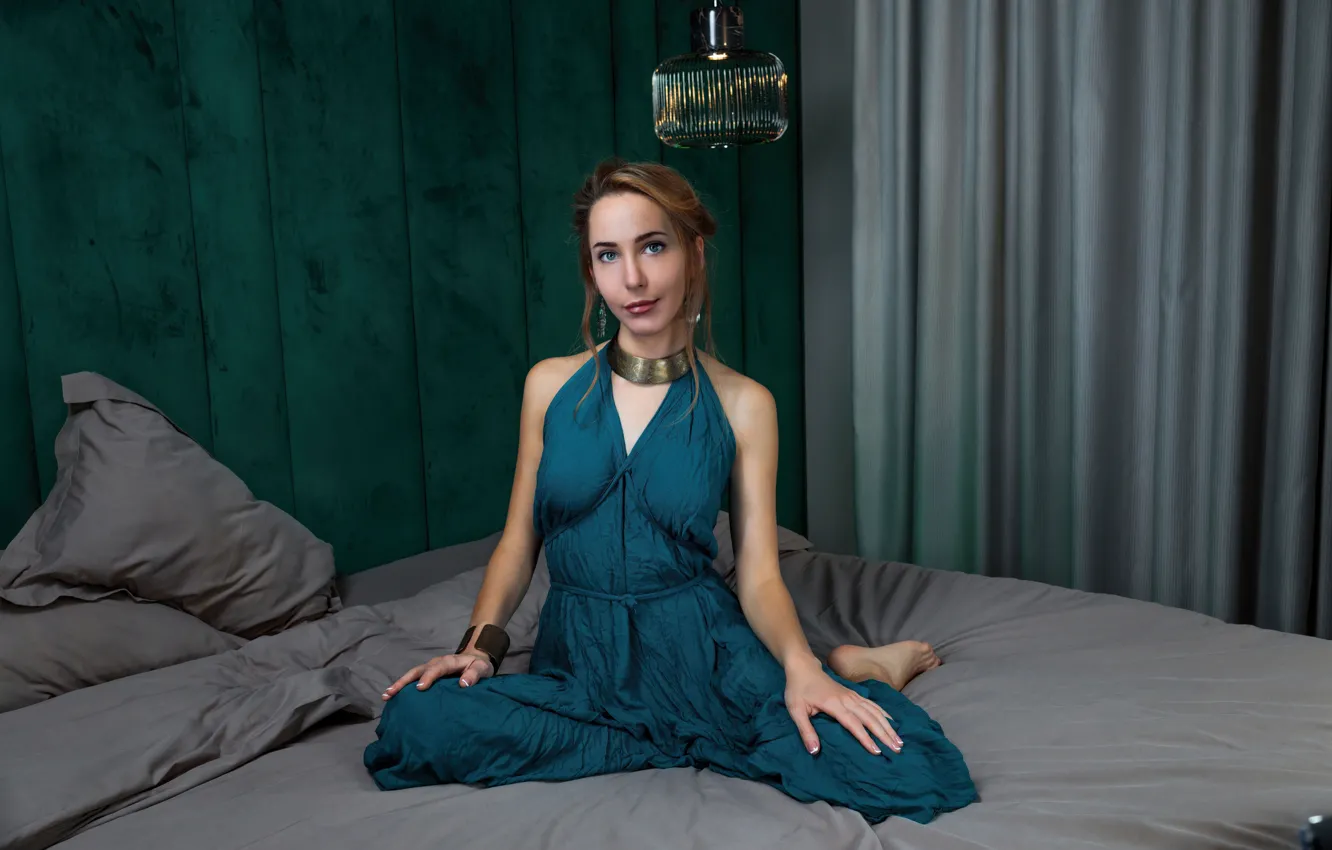 Photo wallpaper hot girl, brown hair, grey, sexy woman, bedroom, red lips, posing, necklace