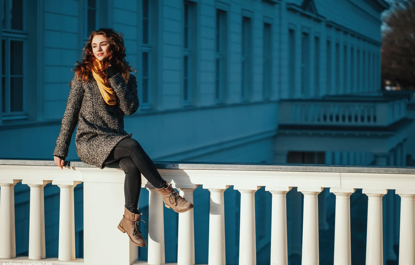 Photo wallpaper girl, the sun, pose, building, portrait, jeans, shoes, scarf
