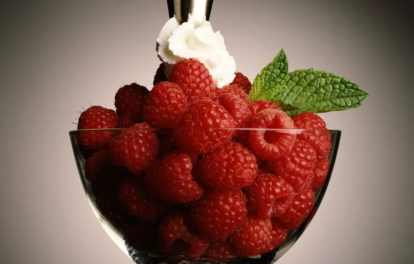 Photo wallpaper raspberry, bowl, cream