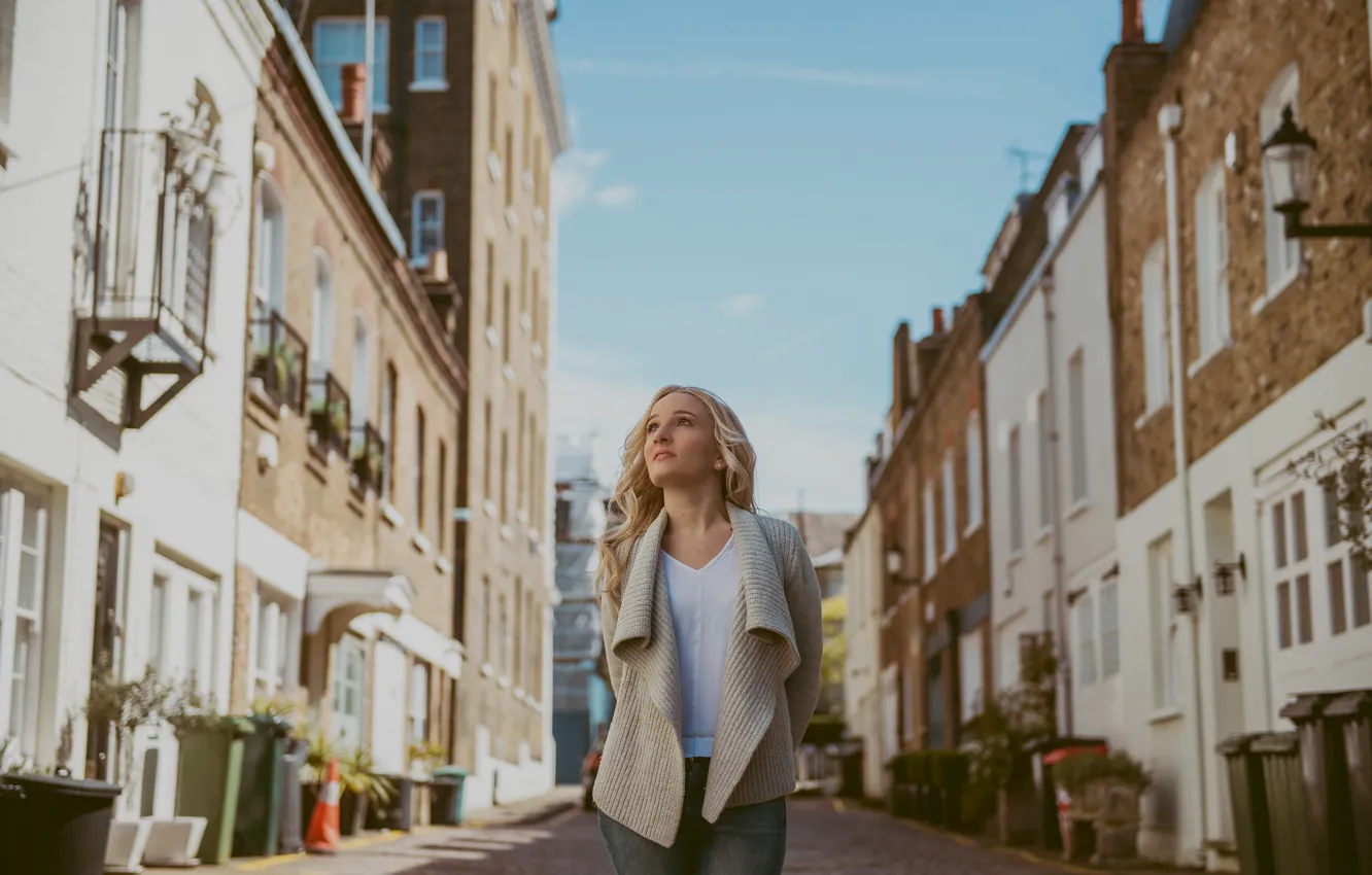 Photo wallpaper girl, the city, street