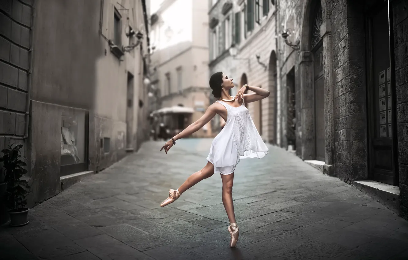 Photo wallpaper the city, street, dance, ballerina, ballet, Pointe shoes