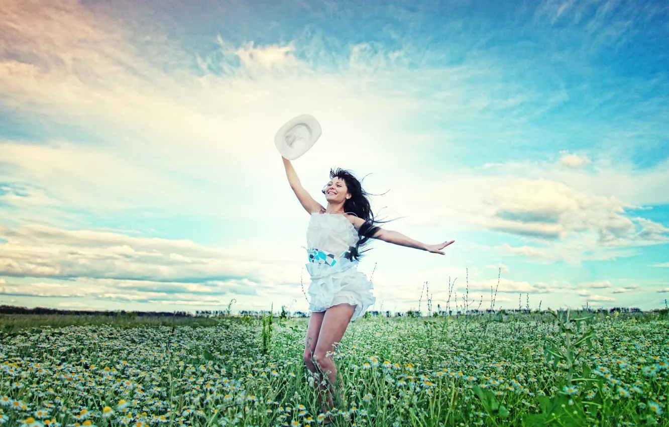 Photo wallpaper greens, field, grass, girl, joy, flowers, smile, chamomile