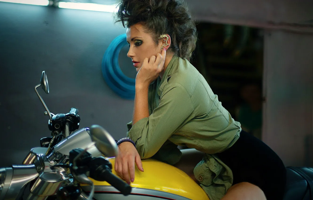Photo wallpaper girl, garage, motorcycle, bike, biker