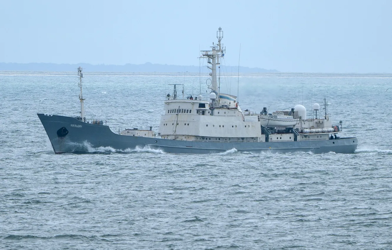 Photo wallpaper average, A reconnaissance ship, Kildin