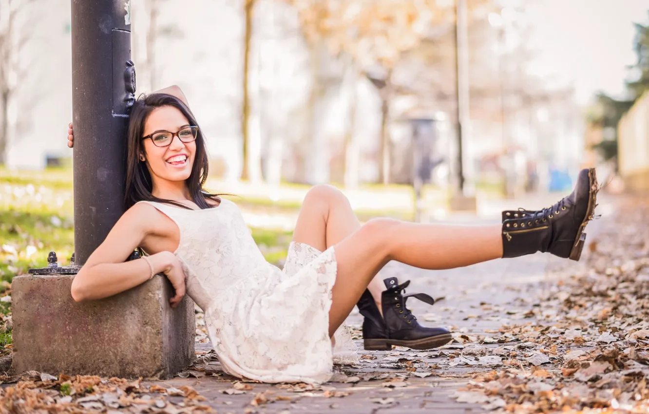 Photo wallpaper look, girl, smile, street