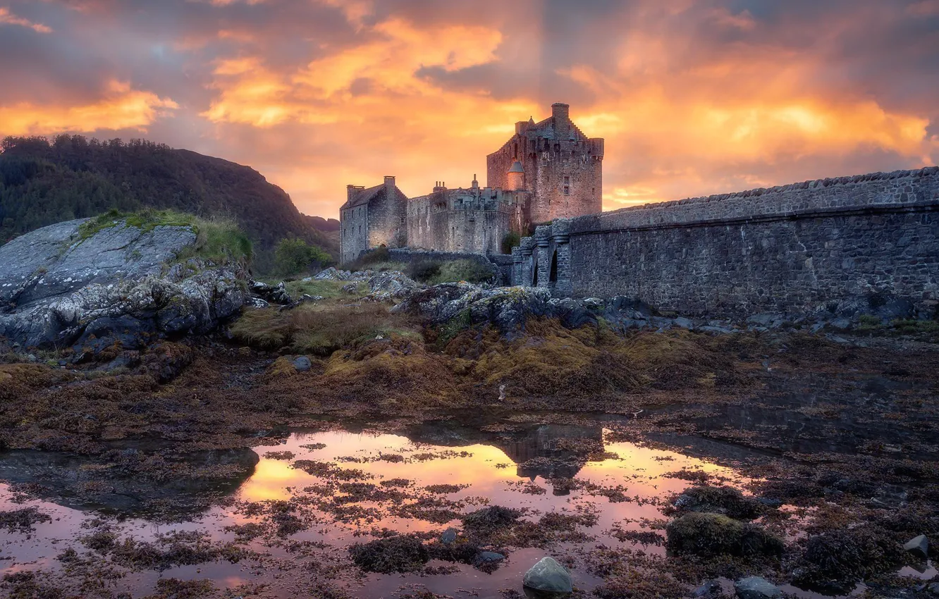 Photo wallpaper Eilean Donan Castle, Combustible Materials, Scottish Highland