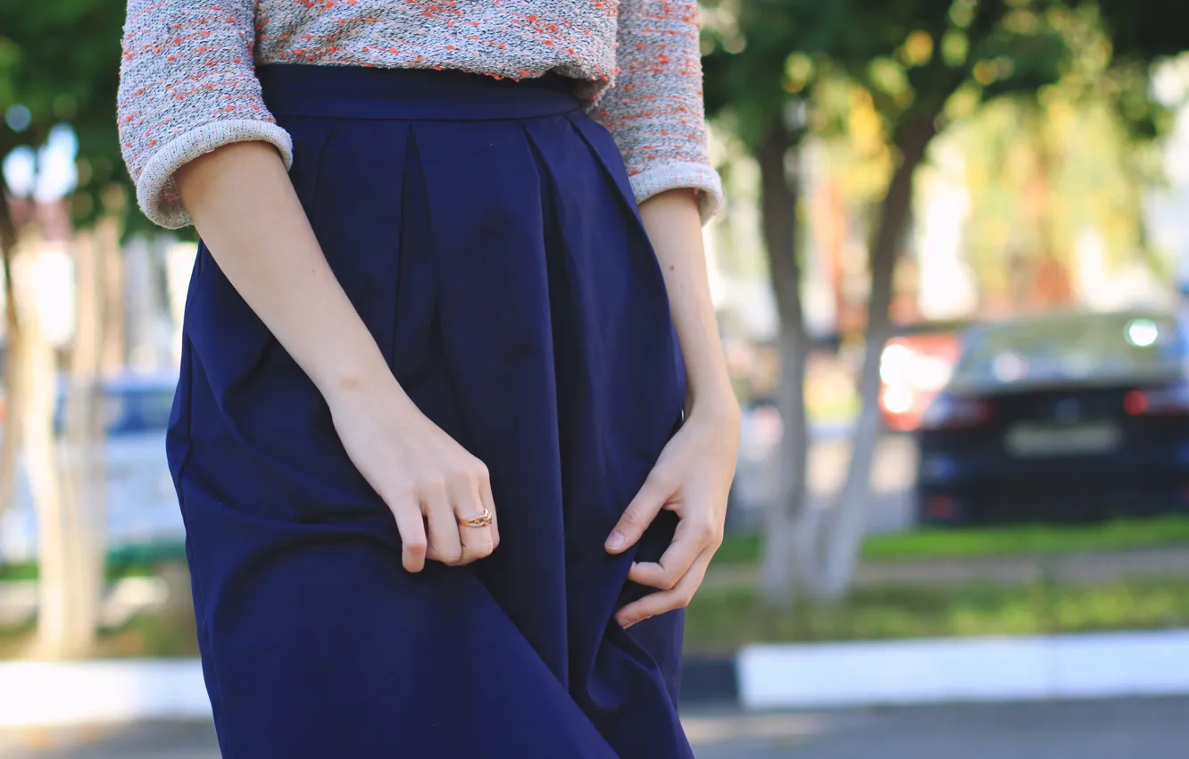 Photo wallpaper girl, skirt, beauty, ring, hands