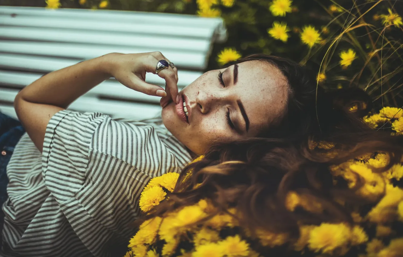 Photo wallpaper flowers, freckles, teeth, bokeh