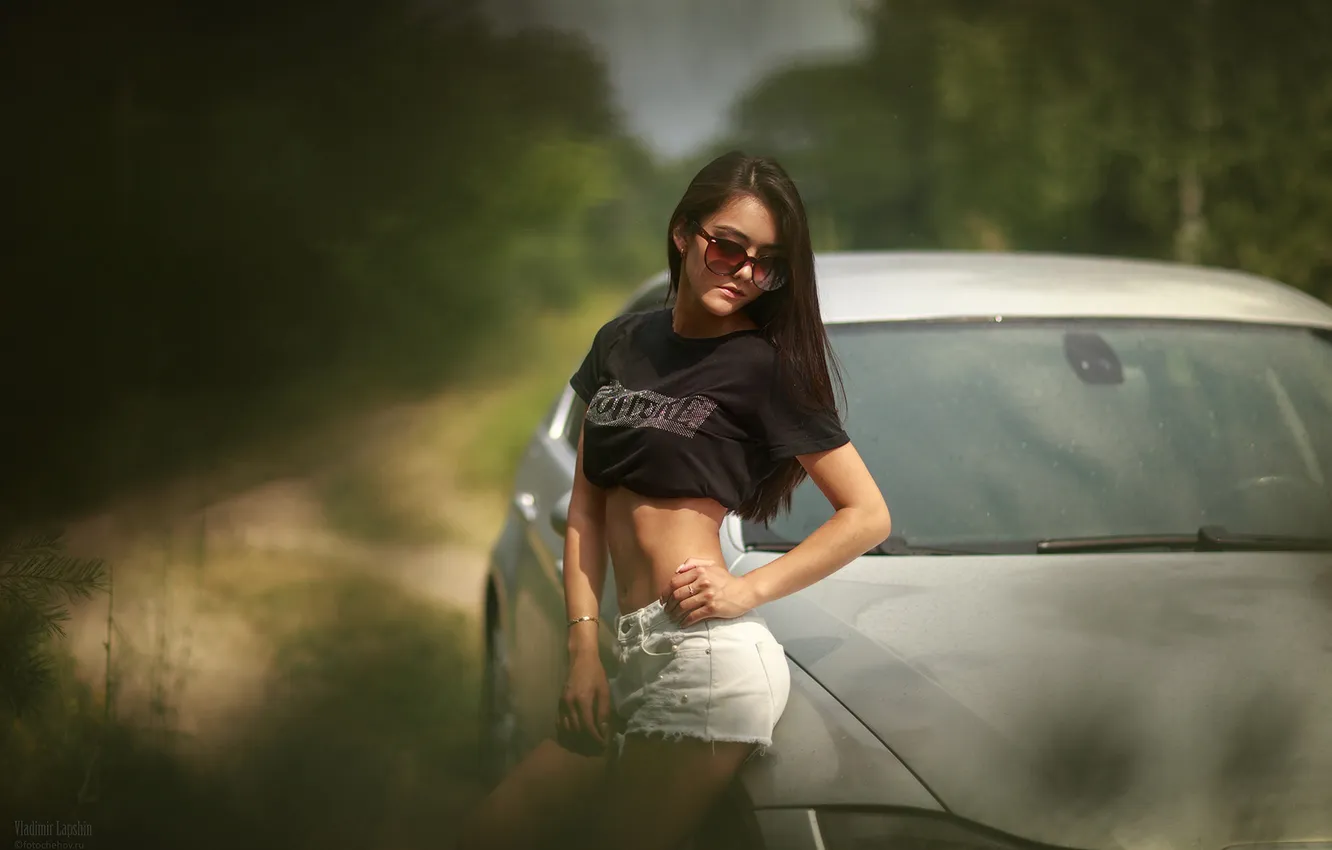 Photo wallpaper girl, model, brunette, sunglasses, jean shorts, women with glasses, women with cars, Black T-Shirt
