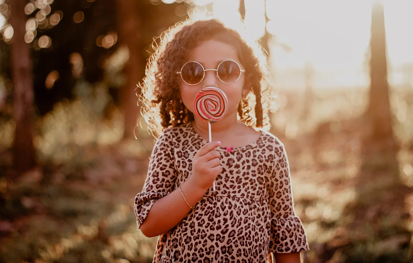 Photo wallpaper children, glasses, girl, lollipops, curls