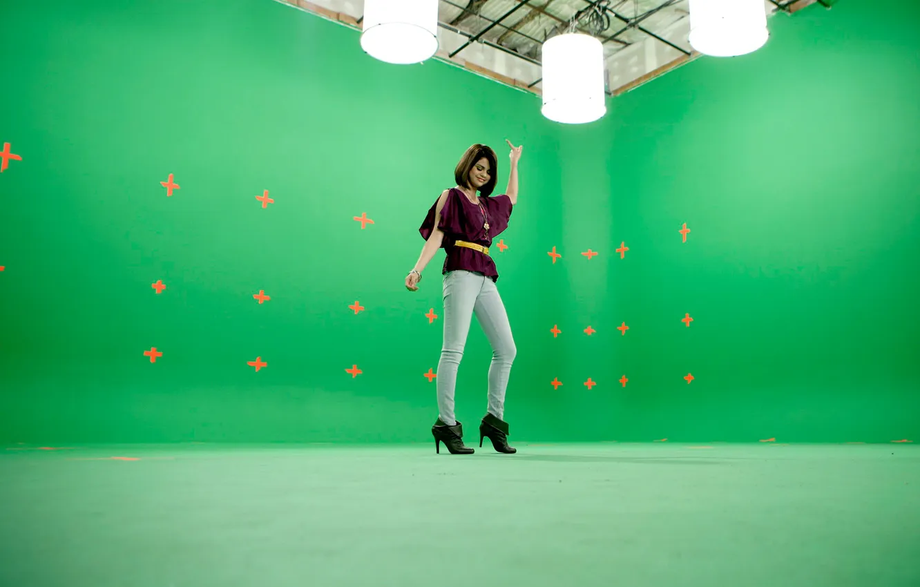 Photo wallpaper pose, green, lamp, dance, jeans, figure, actress, brunette