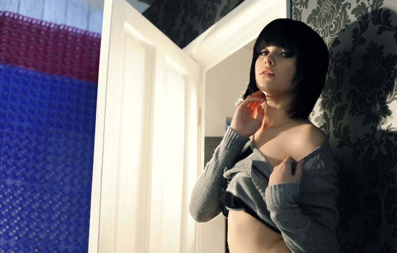 Photo wallpaper British, model, women, Melissa Clarke, black hair, indoors, looking at viewer, women indoors