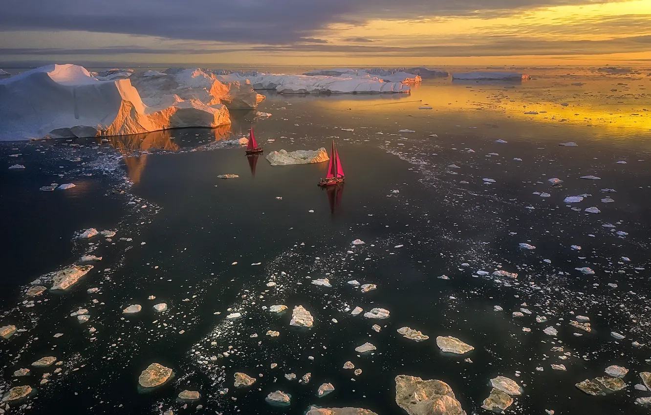 Photo wallpaper Greenland, Avannaata, Pitorqeq, Sailing in the Ice & Fire