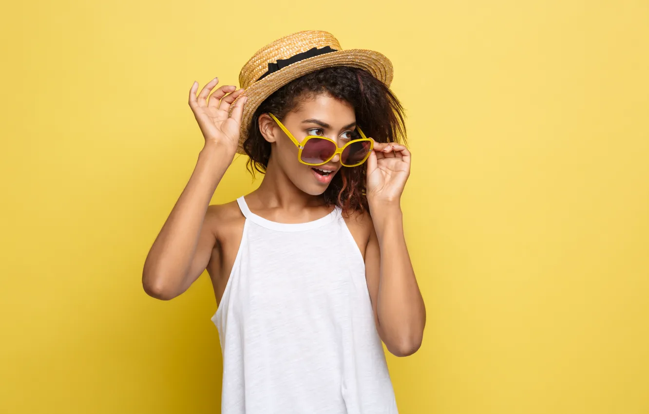 Photo wallpaper girl, hat, Mike, glasses, mulatto, girl, yellow background, hat