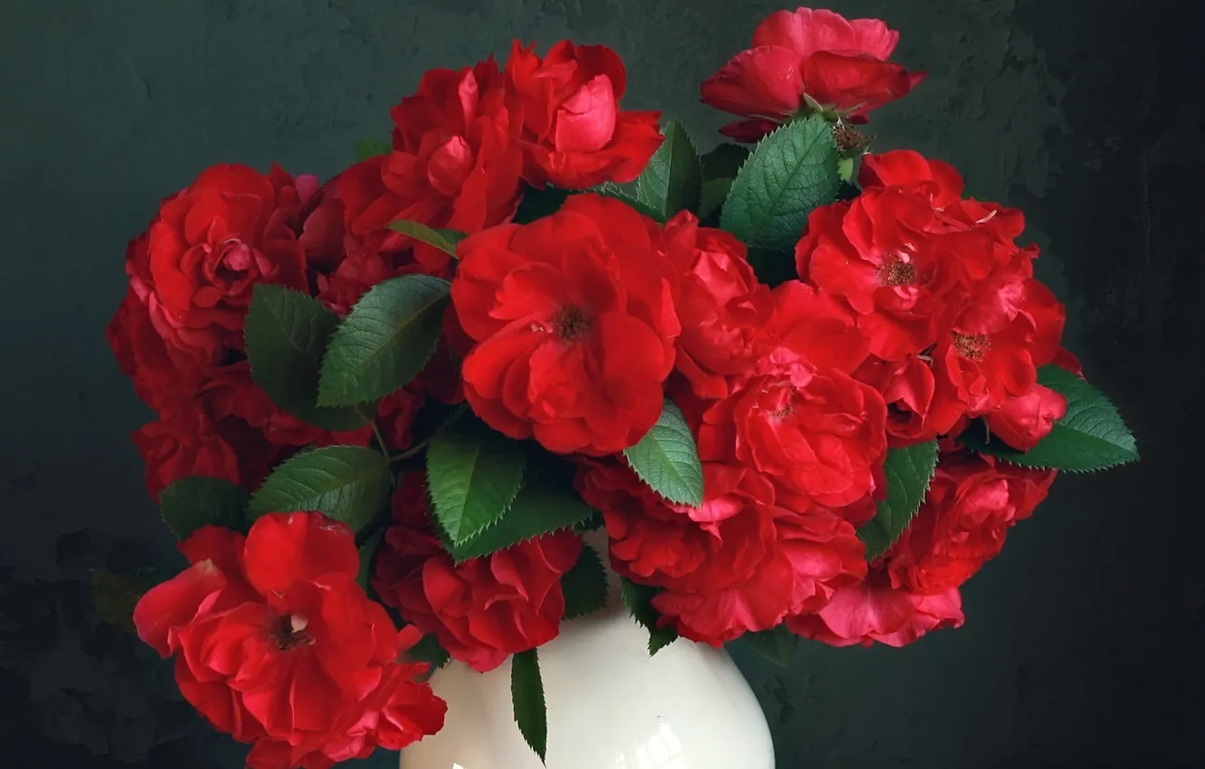 Photo wallpaper flowers, background, roses, vase, red roses