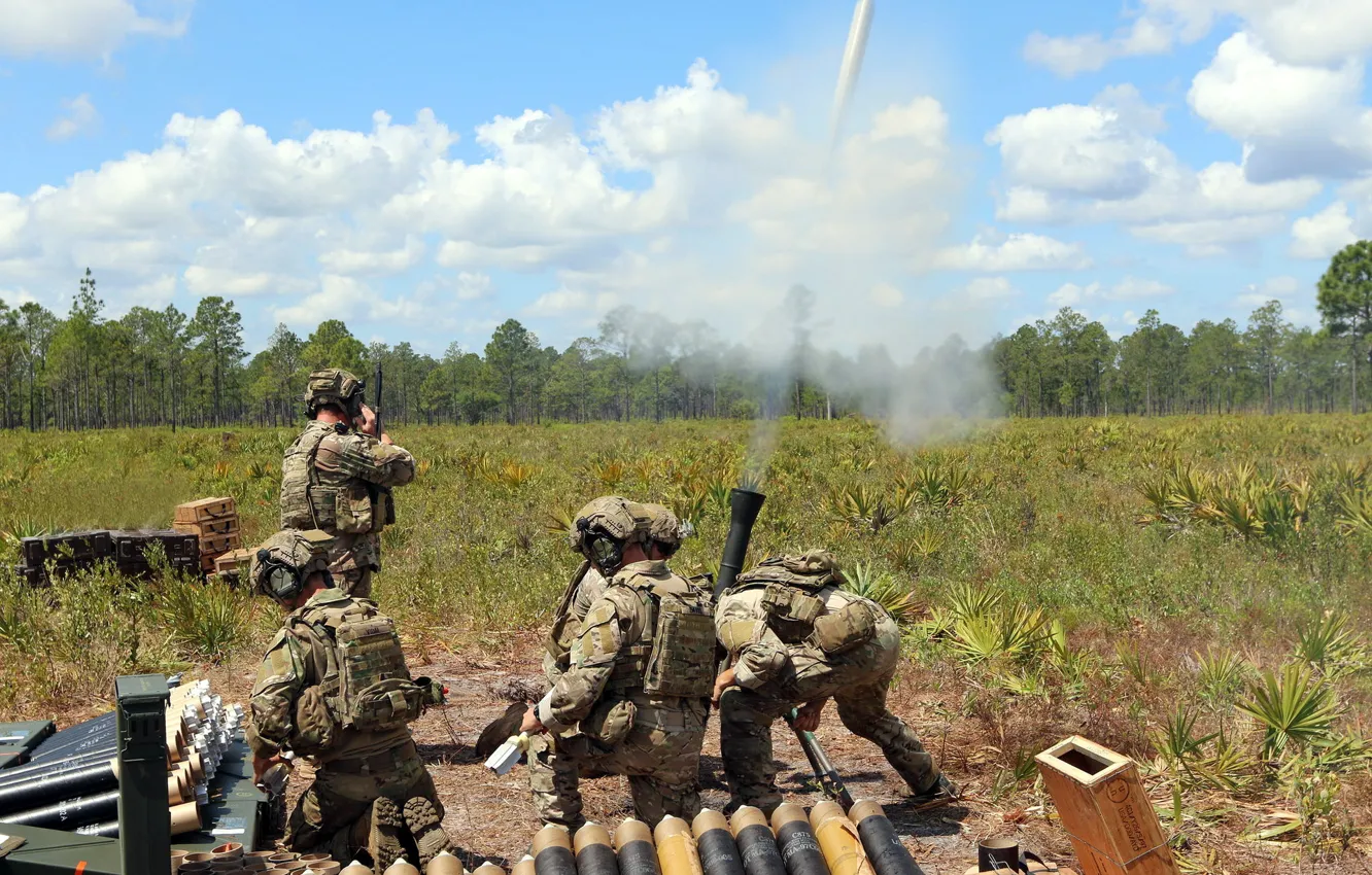 Photo wallpaper shot, soldiers, mortar