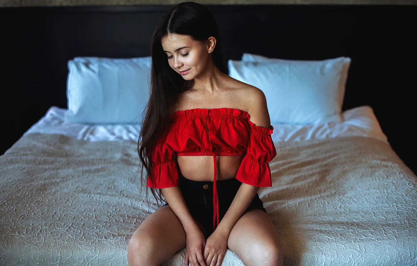 Photo wallpaper pose, model, shorts, portrait, pillow, makeup, figure, brunette