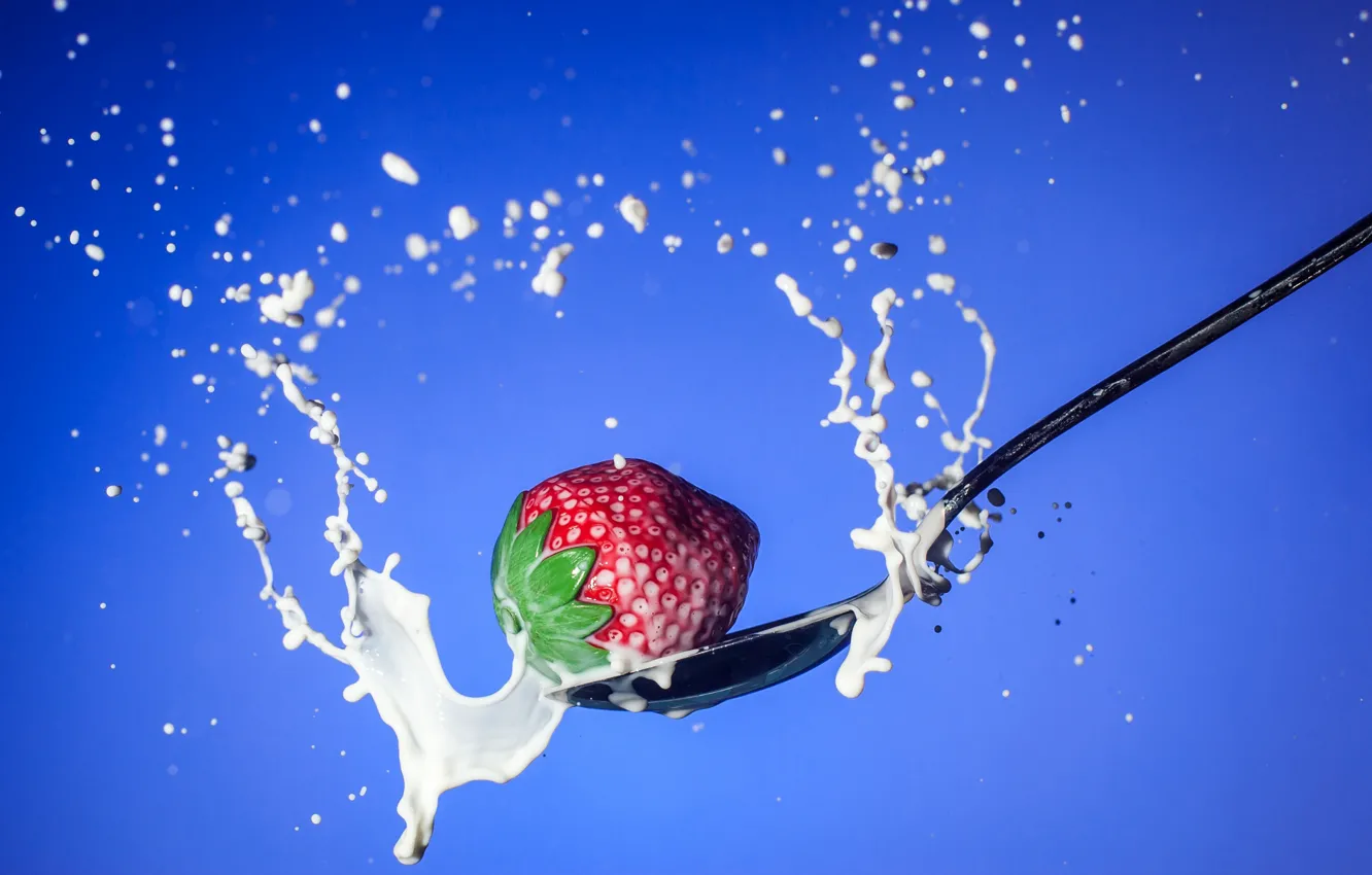 Photo wallpaper squirt, berries, milk, strawberry, spoon