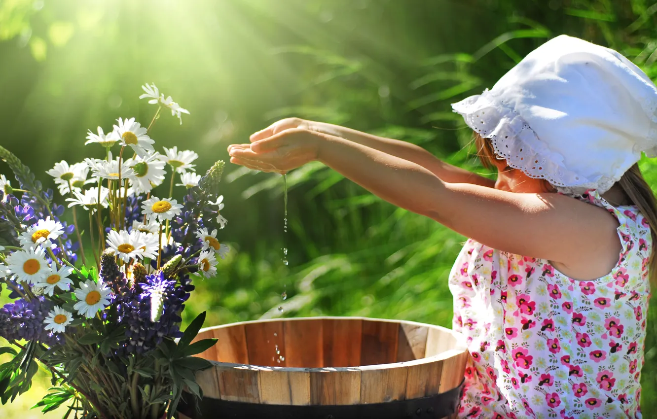 Photo wallpaper WATER, DROPS, GREENS, FLOWERS, GIRL, SPRING, CHAMOMILE, PALM