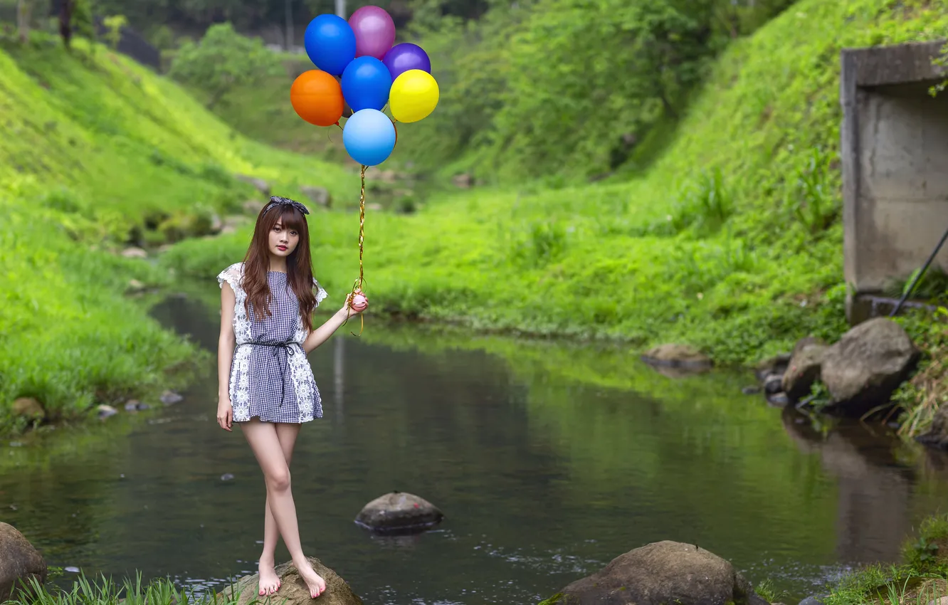 Photo wallpaper girl, balls, Asian