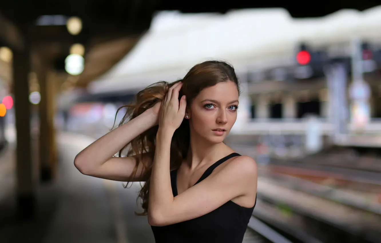 Photo wallpaper hair, portrait, bokeh, Maria, Victoria Railway station