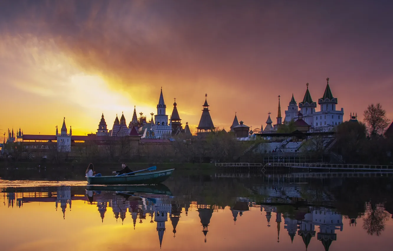 Photo wallpaper landscape, sunset, nature, lake, boat, The Kremlin, Izmailovo, Paul Narikov